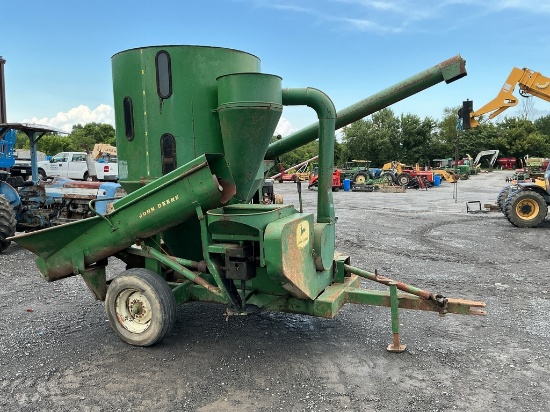 John Deere 400 Grinder Mixer