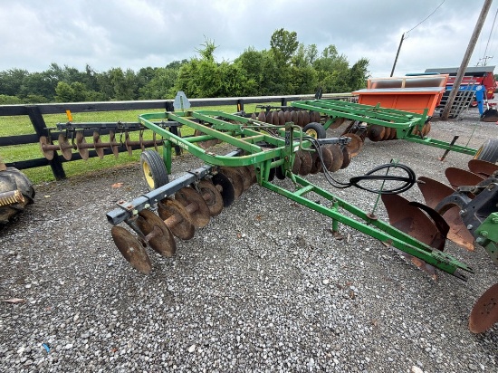John Deere 620 Disc