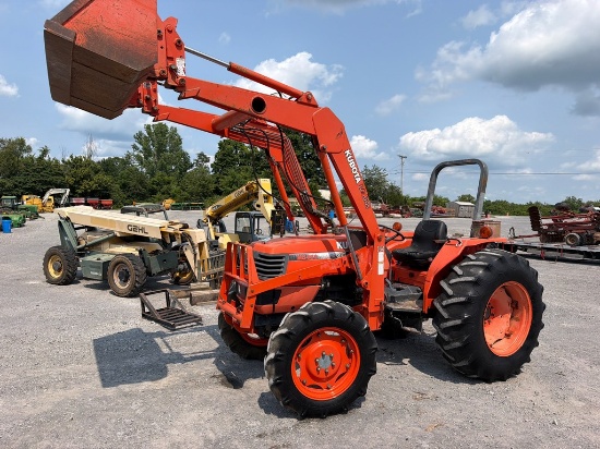 Kubota M5400 Tractor W/Loader