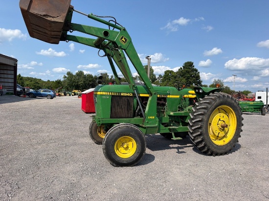 JOHN DEERE 2940 TRACTOR W/LOADER