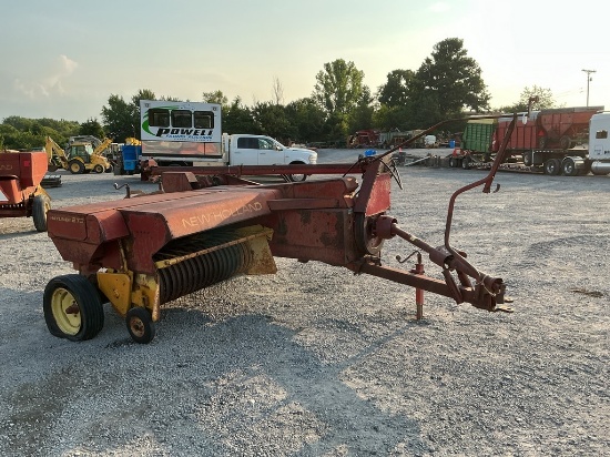 NEW HOLLAND 273 SQ BALER
