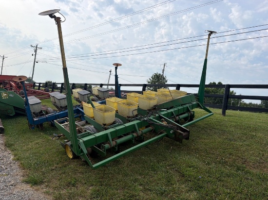 JOHN DEERE 7000 6 ROW PLANTER