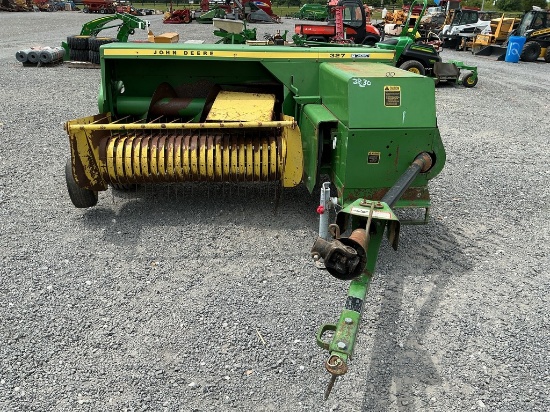 JOHN DEERE 327 SQ BALER
