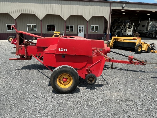 MASSEY FERGUSON 126 WIRE TIE SQ BALER