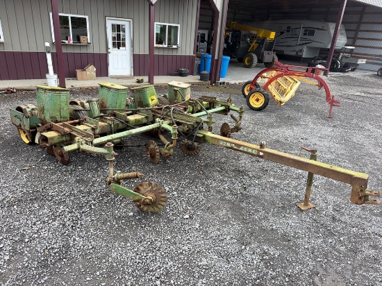 John Deere 440 Planter