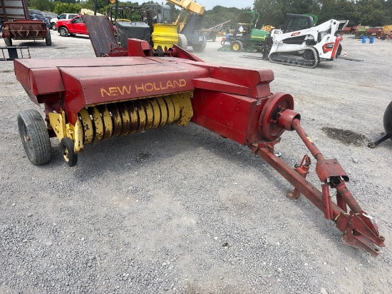 NEW HOLLAND 273 SQ BALER