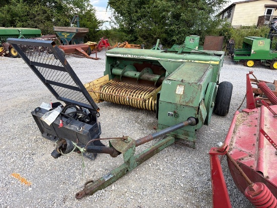 John Deere 327 Sq Baler