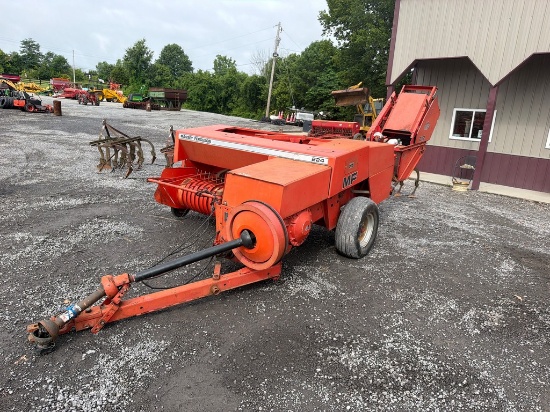 MASSEY FERGUSON 224 SQ BALER