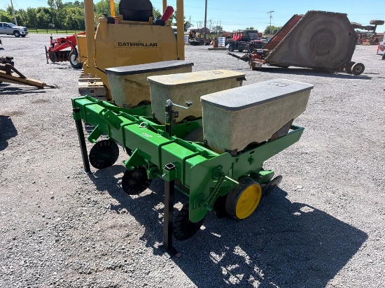 JOHN DEERE 3 ROW NO TILL PLANTER