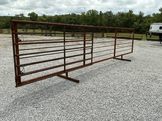 1) 24' HD FREE STANDING LIVESTOCK PANELS WITH SWING GATE