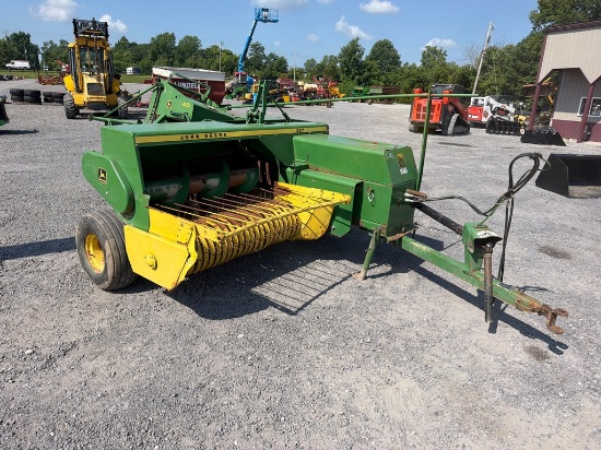 John Deere 327 Sq Baler