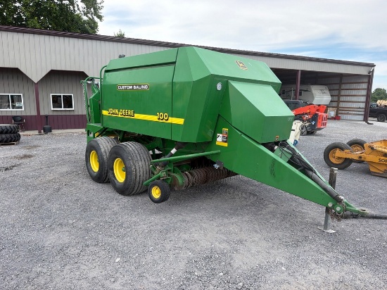 John Deere 100 Sq Baler
