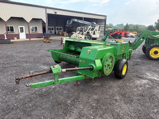 JOHN DEERE 348 SQ BALER