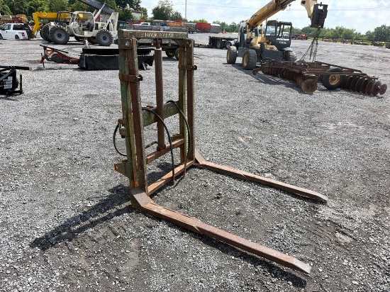 John Deere 3pt Hyd Bale Fork