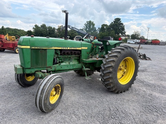 JOHN DEERE 2840 TRACTOR