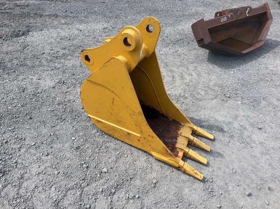 18" Cat Backhoe Bucket