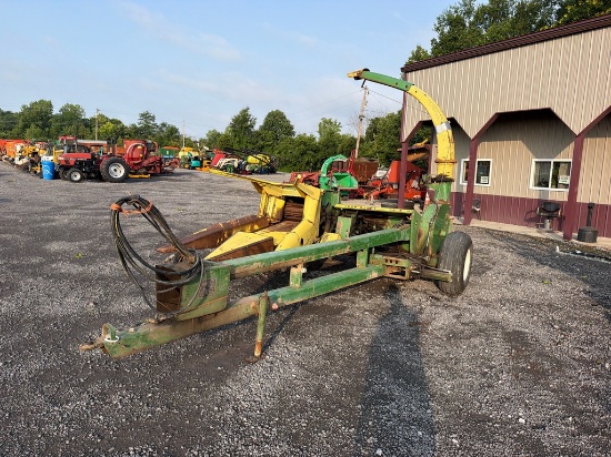 JOHN DEERE CHOPPER W/2ROW CORN HEAD