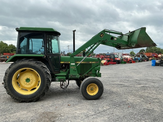 John Deere 2140 W/Jd 620 Loader