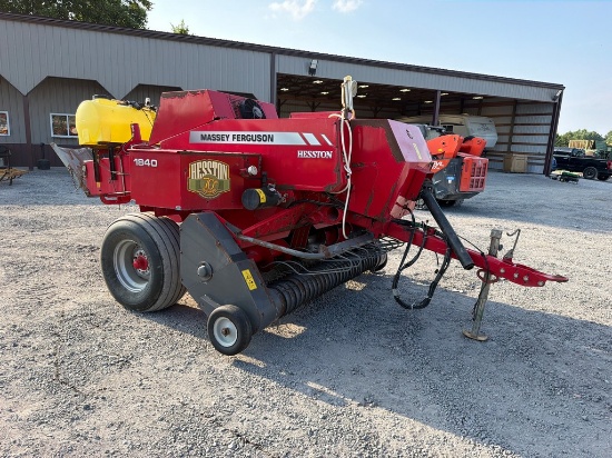 MASSEY FERGUSON 1840 INLINE SQ BALER