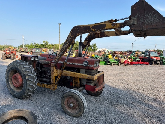 MASSEY FERGUSON 165 TRACTOR W/LOADER
