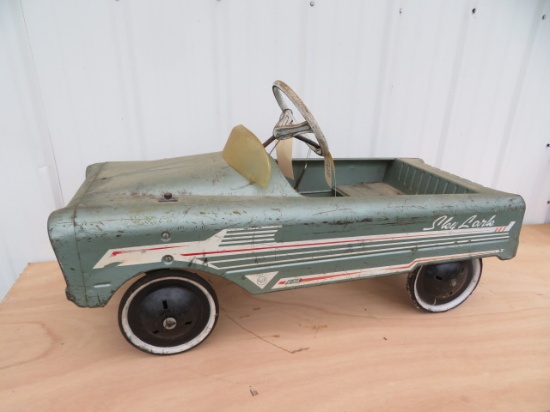 AMF G-511 Skylark Pedal Car