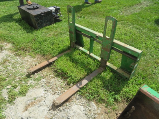 John Deere 40" pallet forks