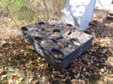 (4) plastic pallets