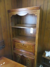 Wall shelving unit