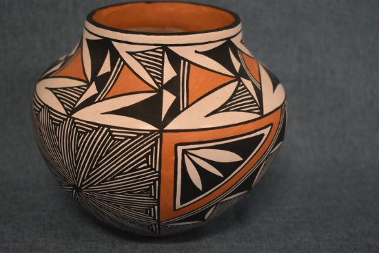 SIGNED ACOMA POTTERY!