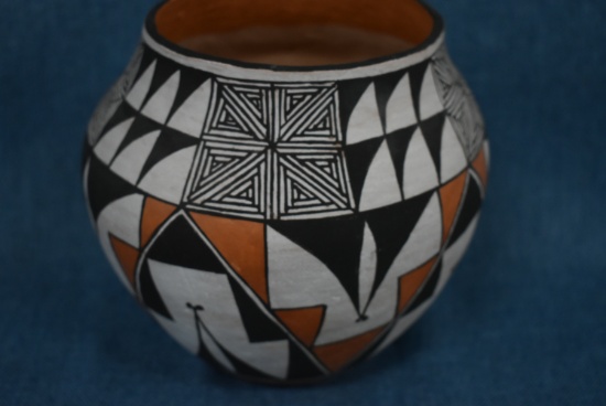 SIGNED ACOMA POTTERY!