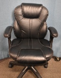 HIGH END OFFICE CHAIR!