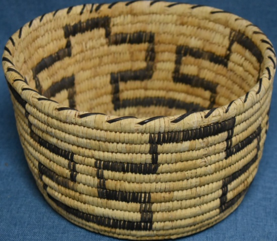 AMAZING NATIVE AMERICAN BASKET !