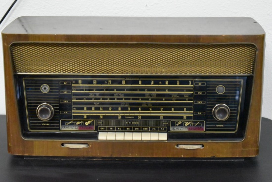 VINTAGE RADIO AND THEN SOME!