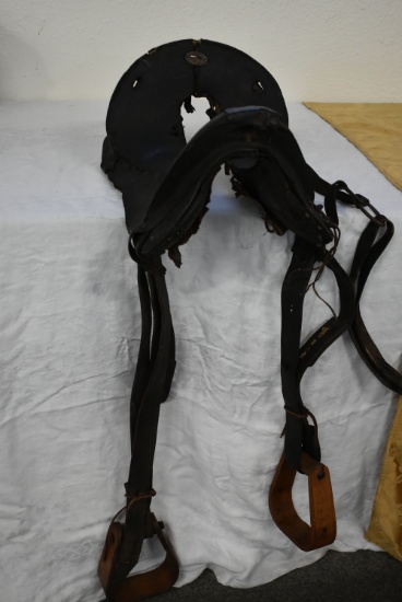 ANTIQUE U.S. ARMY SADDLE!!!