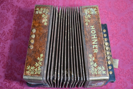 ANTIQUE HOHNER ACCORDIAN!!!