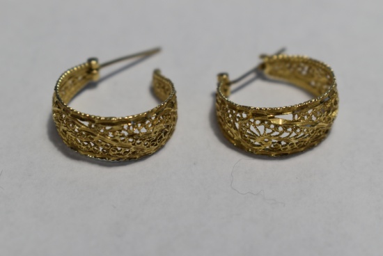 10 KT GOLD EARRINGS!!