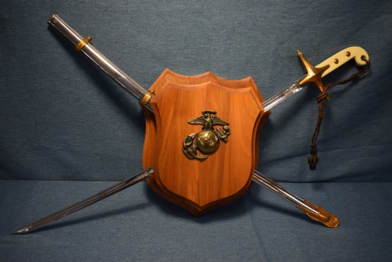 U.S. MARINE CORP SWORD & DISPLAY!!