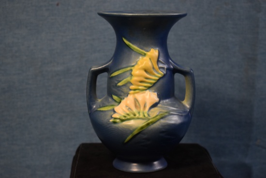 ROSEVILLE VASE!!