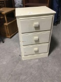 3-drawer dresser - 18? (w)x 28?