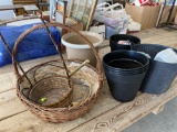 Baskets, flower pots, picture light