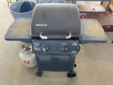 Gas grill with propane tank