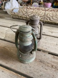 Gas lanterns (2)