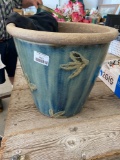 Ceramic flower pot