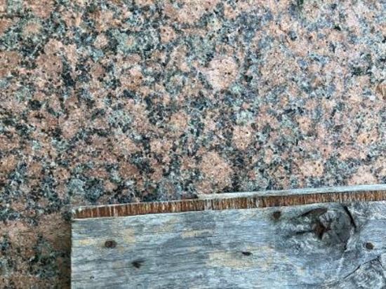Granite - Dakota Mahogany - Flamed - Slab 64" x 58" x 3cm,1 piece = 26 sqft