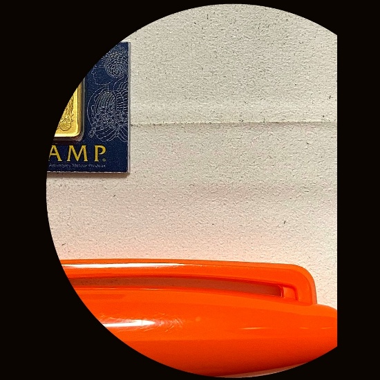 UNCIRCULATED These images show a PAMP Suisse 1g gold bar 999.9 fine with Veriscan certification.
