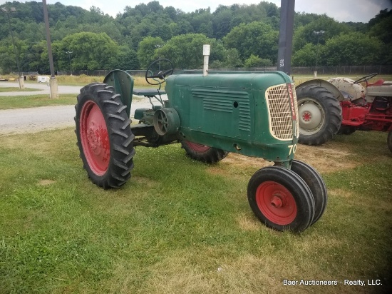 Oliver 70 Tractor - Gas W/ Side Sheilds