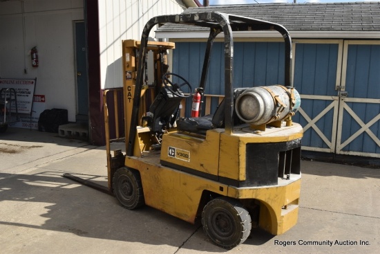 Cat V30d Fork Lift - Runs & Works