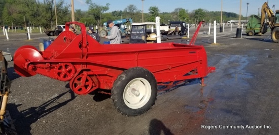 International Manure Spreader - Ground Drive