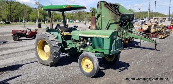 John Deere 1020 Tractor - Gas