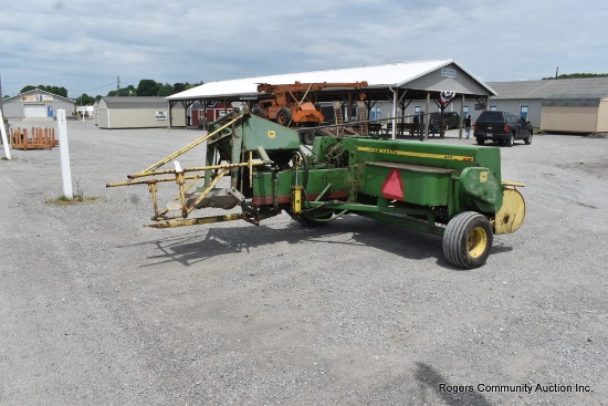 John Deere 336 Square Baler W/ Kicker